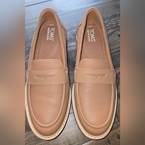 TOMS Women's Tan Loafers